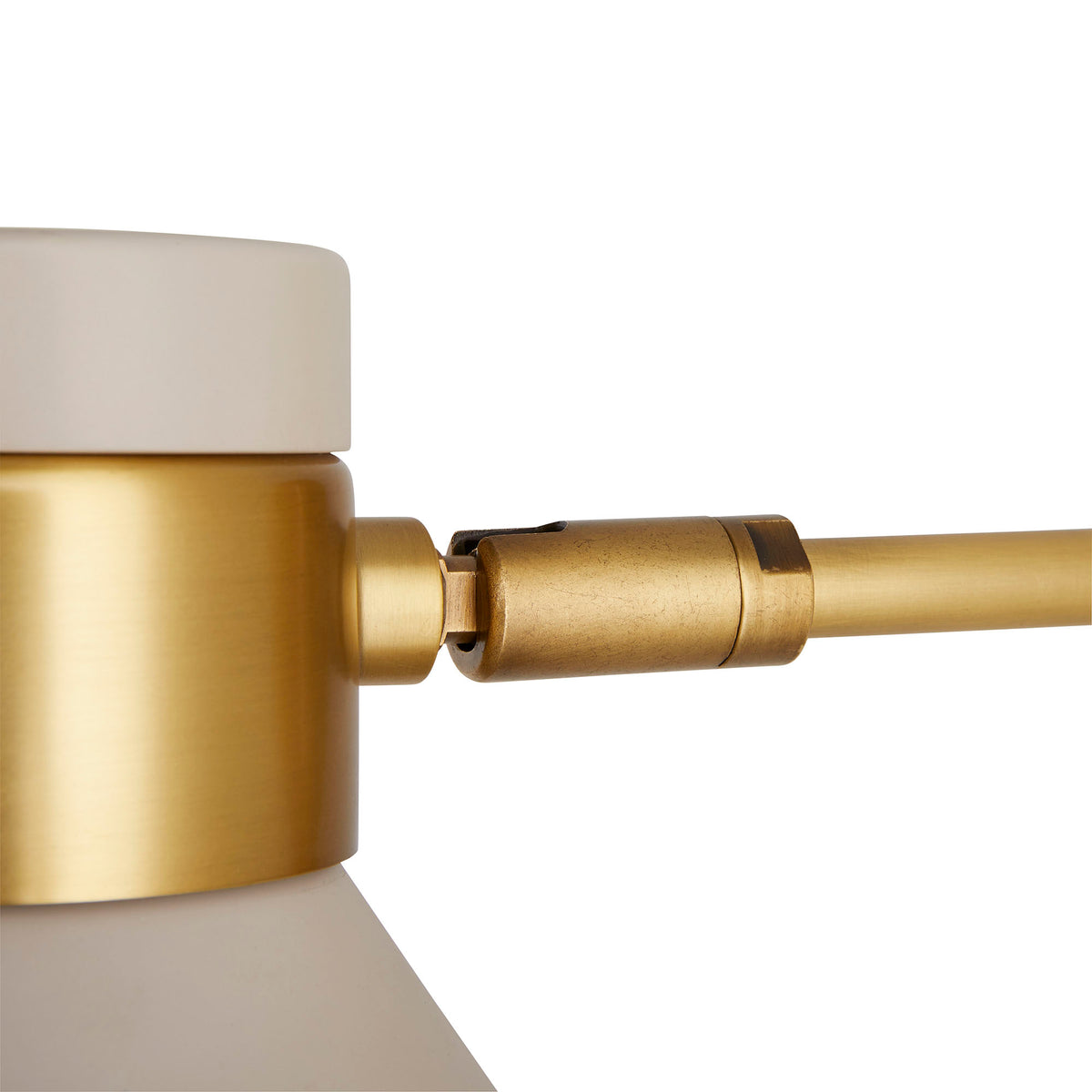 Signature Lane Wall Sconce – Brown