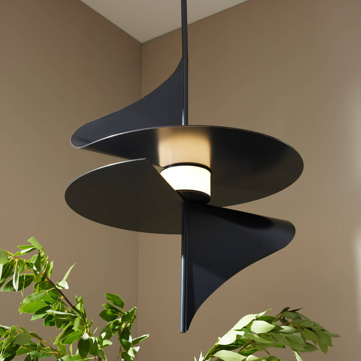 Sculptural Renly Pendant – Black