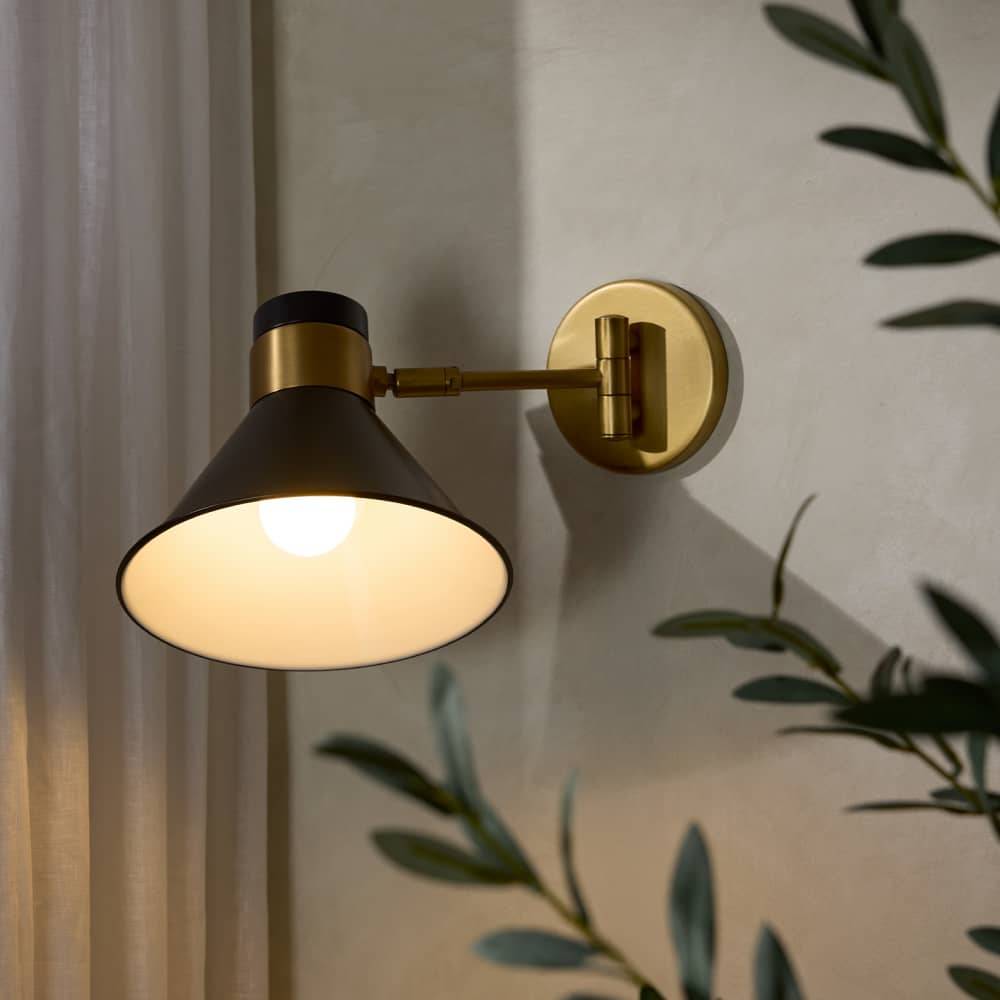 Signature Lane Wall Sconce – Black