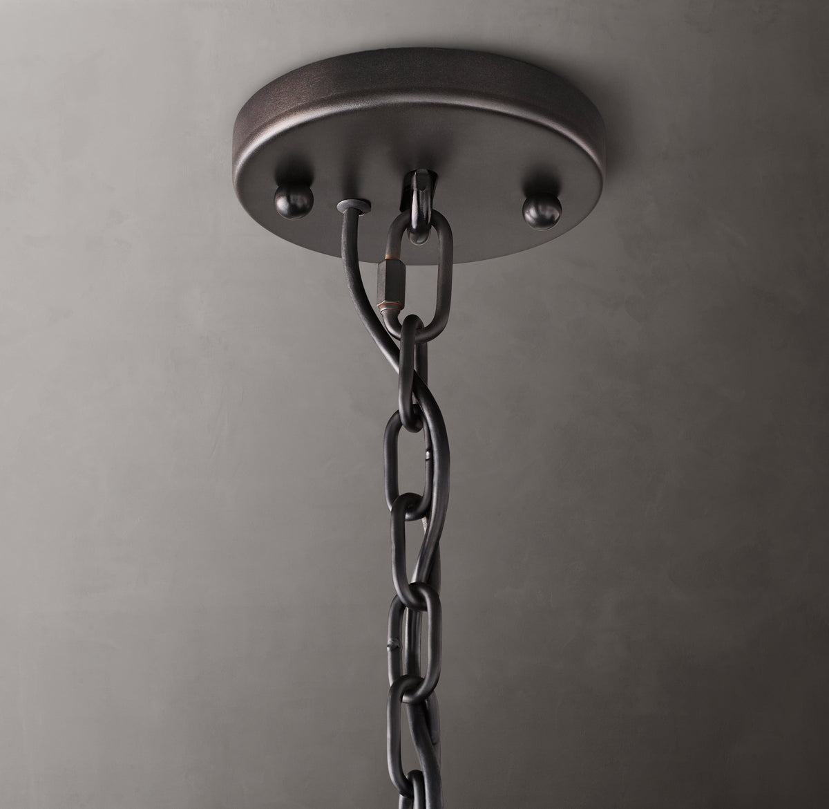 Signature Harlow Calcite Round Chandelier – 31" Iron